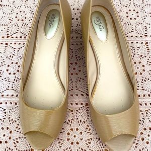 Alfani Wedge peep toe beige shoes size 10M